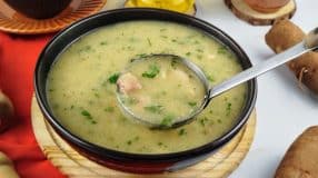 Caldo de mandioca fácil e rápido