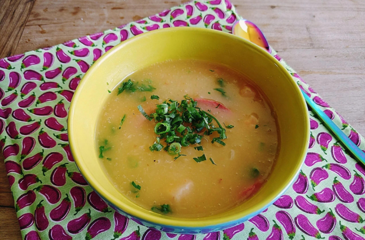Caldo de mandioca simples com bacon