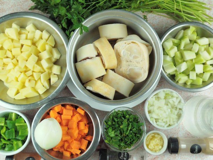 ingredientes para preparo de caldo de mocotó.