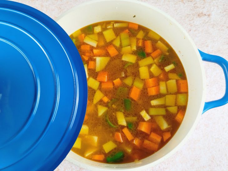 caldo de legumes cozido.