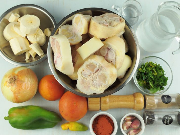 Ingredientes separados para o preparo da receita.