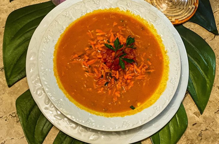 Caldo detox de cenoura com tomate