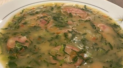 Caldo verde com calabresa