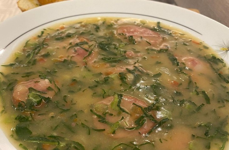 Caldo verde com calabresa