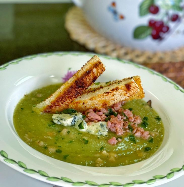 Caldo verde com linguiça e gorgonzola