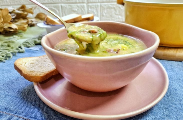 Caldo verde com mandioca