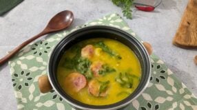 Caldo verde com mandioquinha