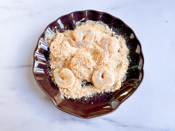 Camarão empanado na farinha panko.