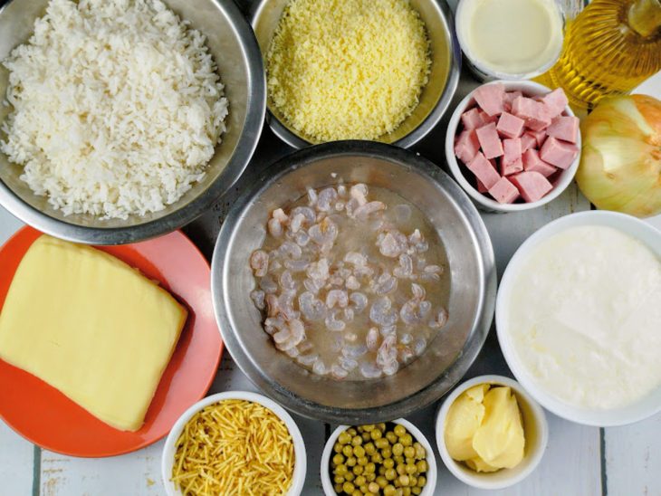 Ingredientes sobre a bancada.