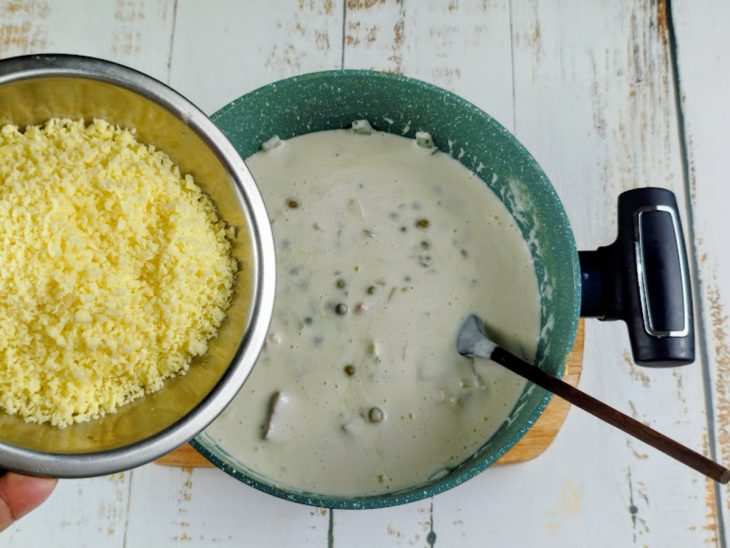 Queijo adicionado ao camarão.