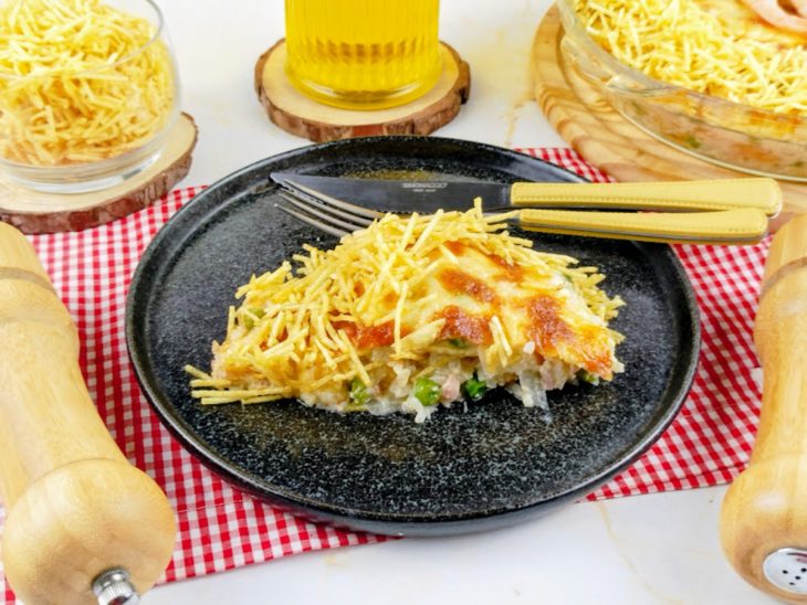 Camarão internacional simples servido no prato.