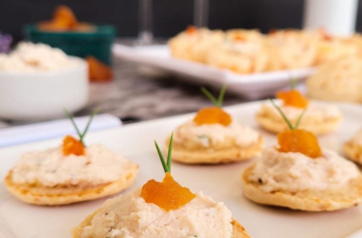 Canapés de pão de queijo