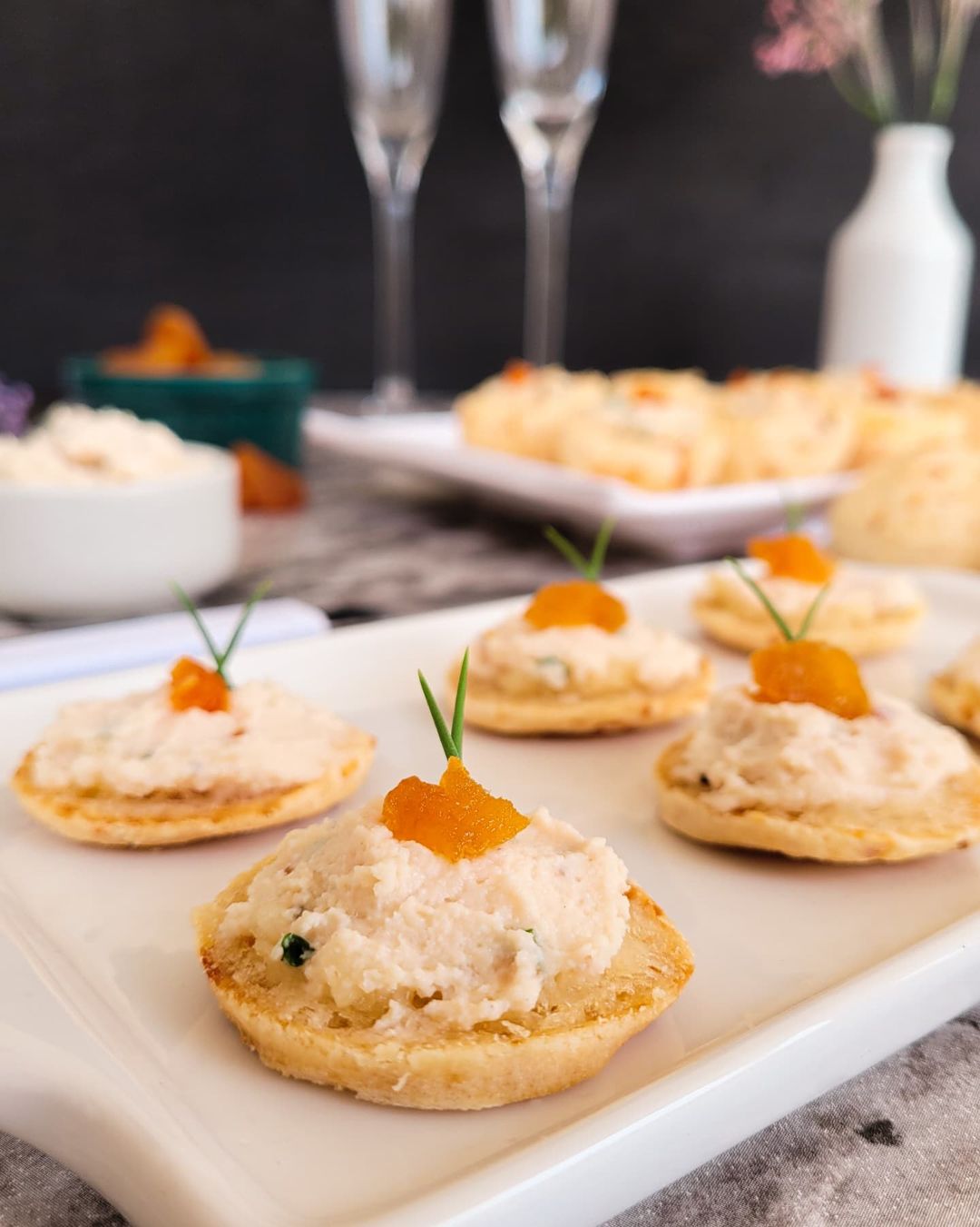 Canapés de pão de queijo
