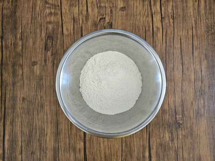 Uma tigela com farinha.
