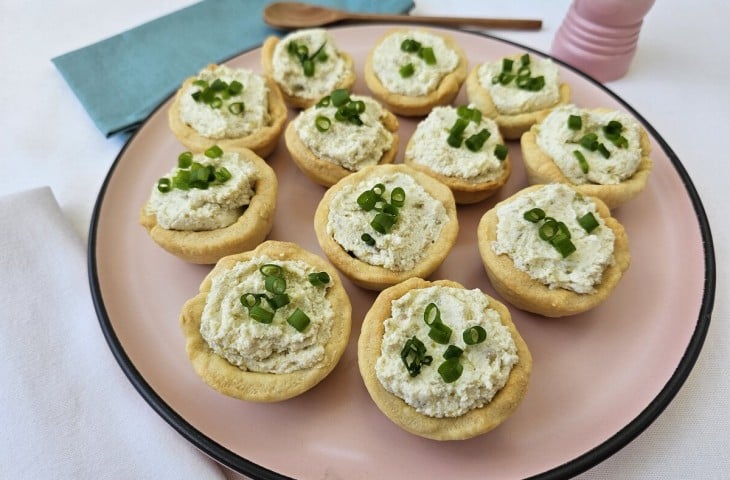 Canapés de ricota com azeitona