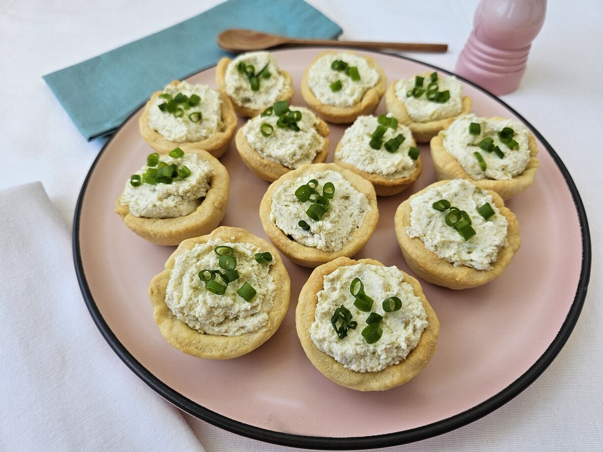 Canapés de ricota com azeitona