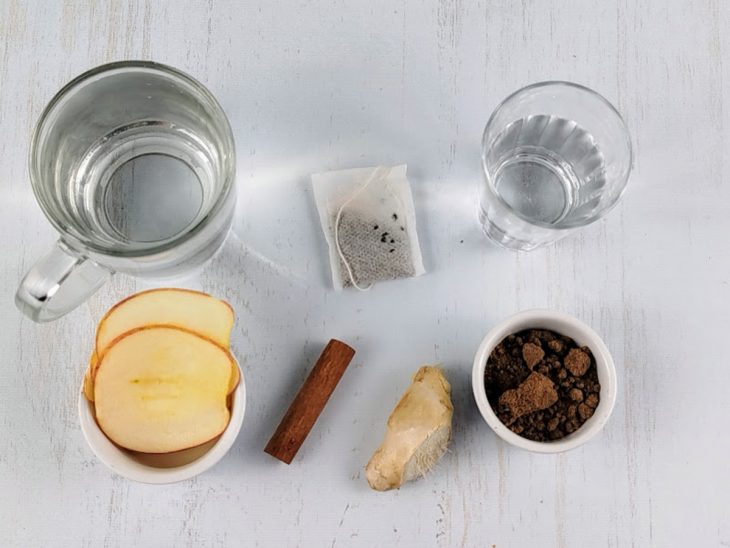 Ingredientes para a receita reunidos em uma bancada.