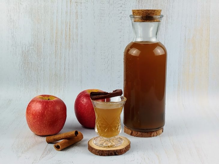 Canelinha aromatizada com maçã pronta para servir.