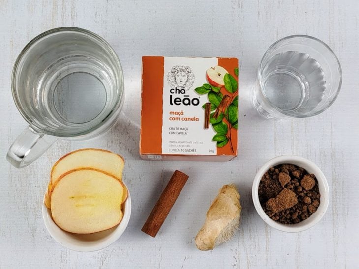 Ingredientes para a receita reunidos em uma bancada.