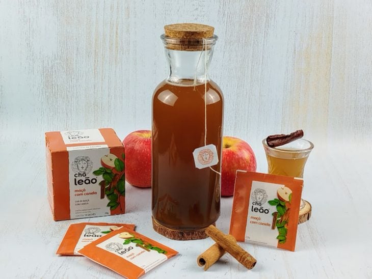Canelinha aromatizada com maçã pronta para servir.