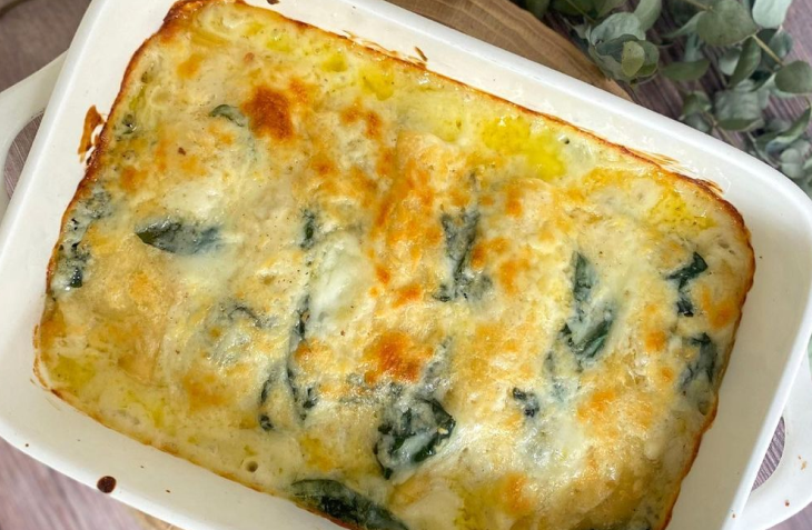 Canelone de espinafre e queijo com massa de pastel