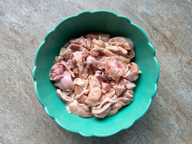 frango cru temperado para canja de galinha.