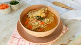 Canja de galinha com arroz cozido