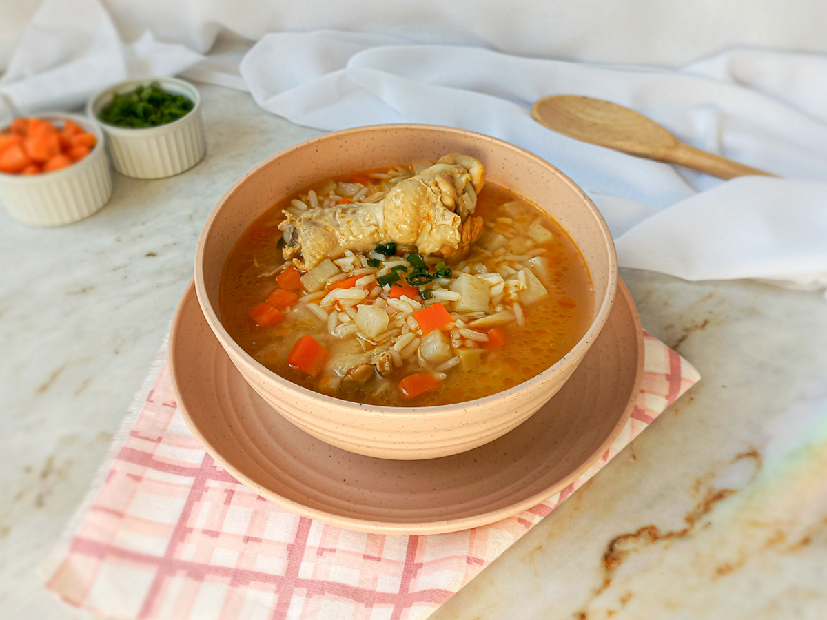 Canja de galinha com arroz cozido