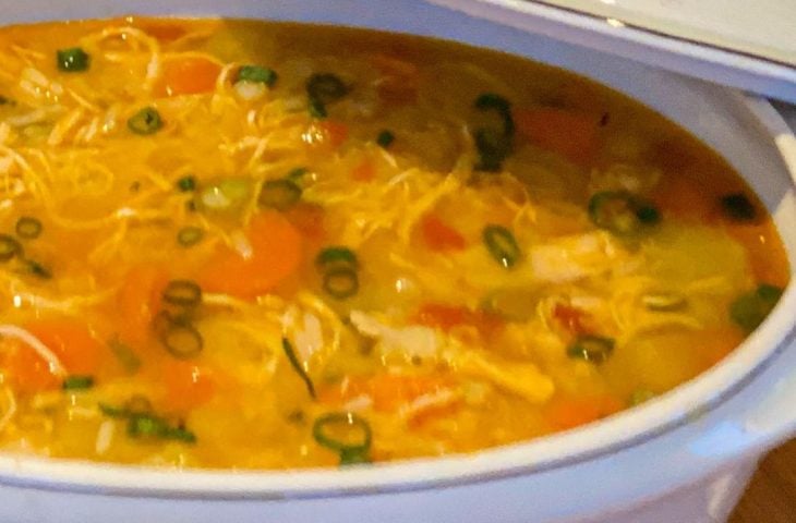 Canja de galinha com legumes