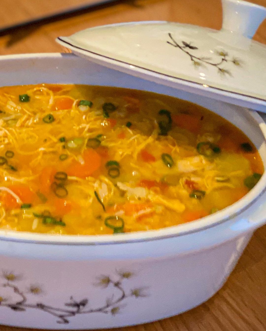 Canja de galinha com legumes Canja de galinha com legumes