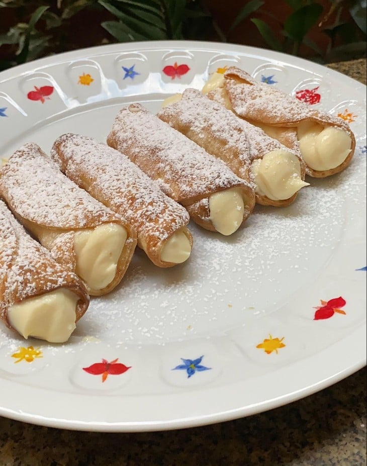 Cannoli com massa de pastel