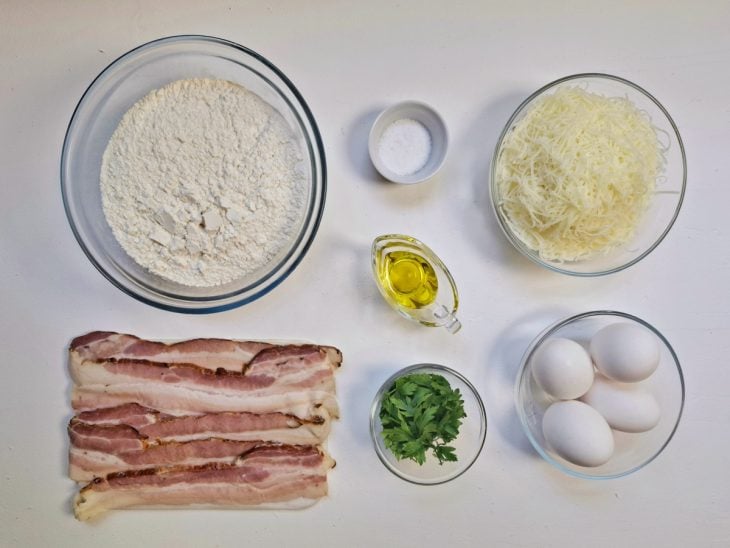 ingredientes reunidos para preparar capeletti