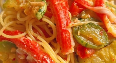 Capellini com abobrinha e kani