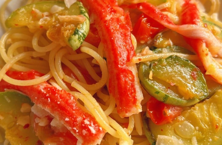 Capellini com abobrinha e kani