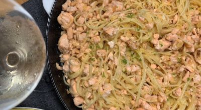 Capellini com salmão e molho de limão
