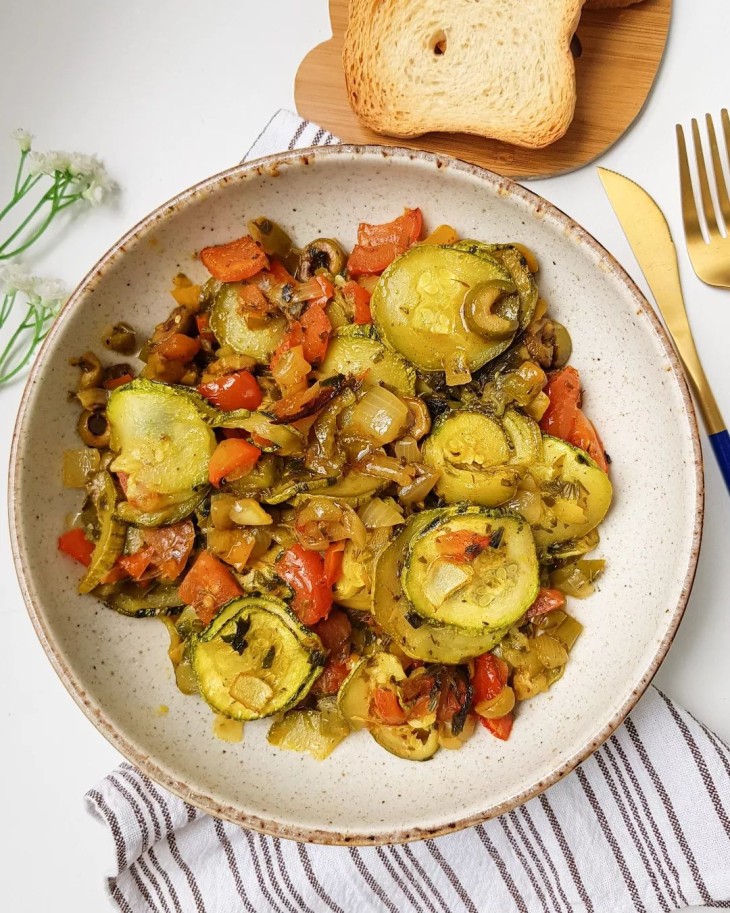 Caponata de abobrinha com pimentão