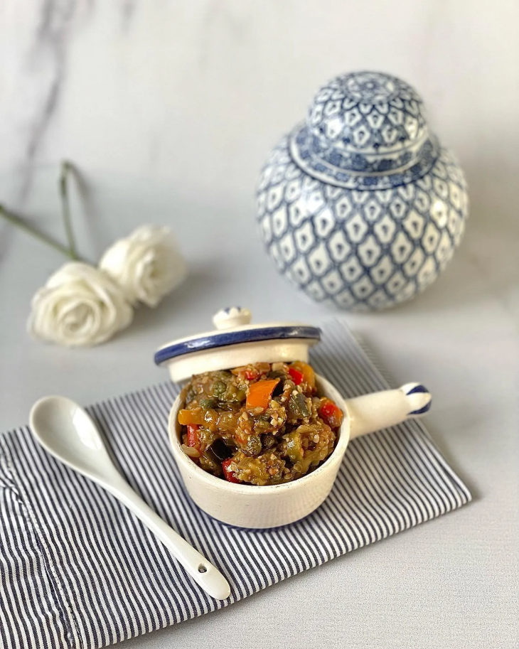 Caponata de berinjela com castanha-de-caju