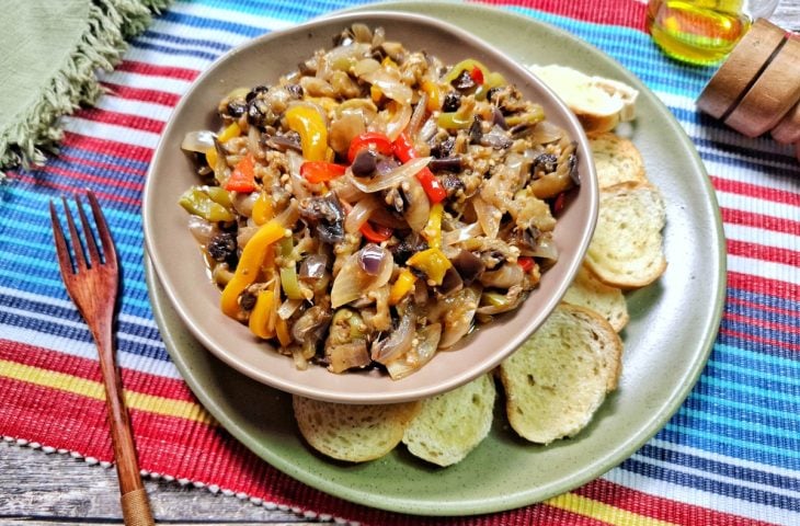 Caponata de berinjela na panela