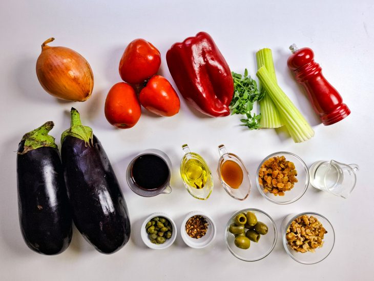 Ingredientes variados separados e organizados.