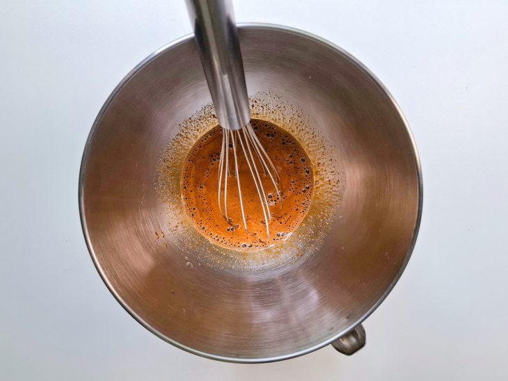 Água adicionada à mistura.