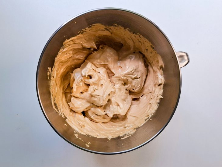 Capuccino batendo na batedeira.