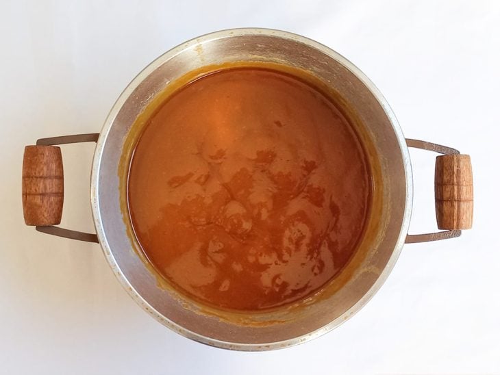 Creme de leite adicionado e incorporado ao conteúdo da panela.