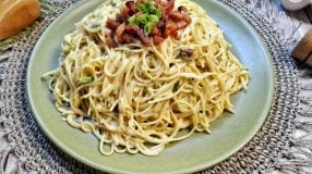 Carbonara com creme de leite