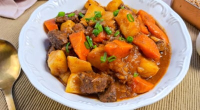 Carne de panela com batata e cenoura