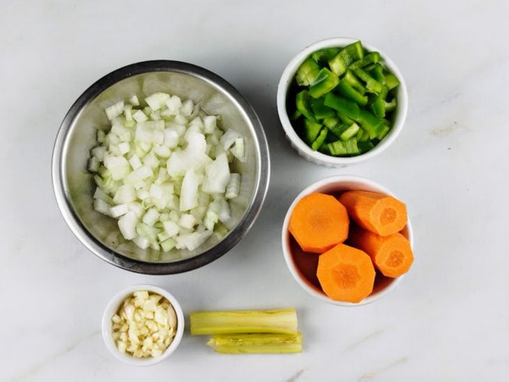 ingredientes para preparo de carne de panela com batatas.