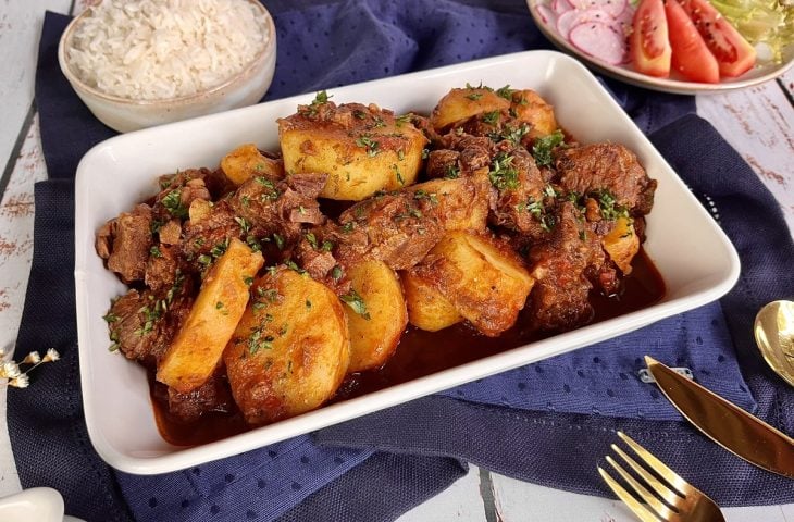 Carne de panela com batatas