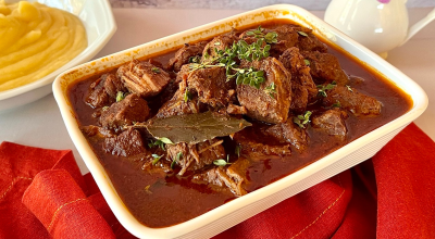 Carne de panela com vinho tinto