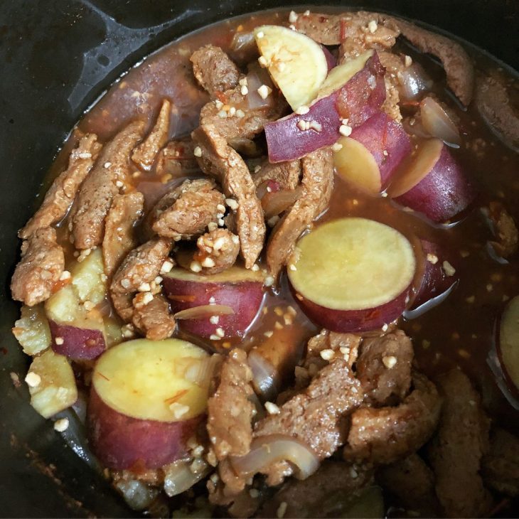 Carne de panela vegana com batata-doce