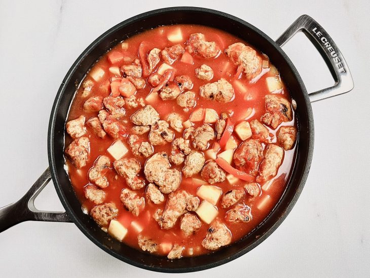 molho de tomate do caldo da carne de soja de panela.