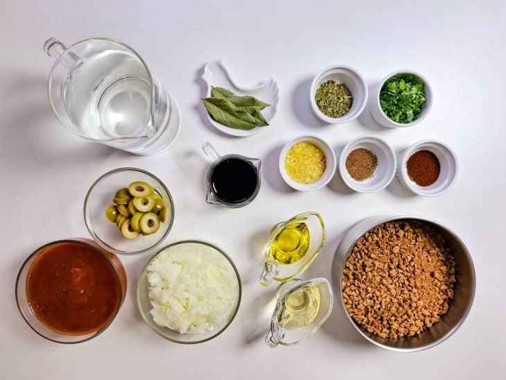 ingredientes para preparo de proteína de soja porcionados e organizados